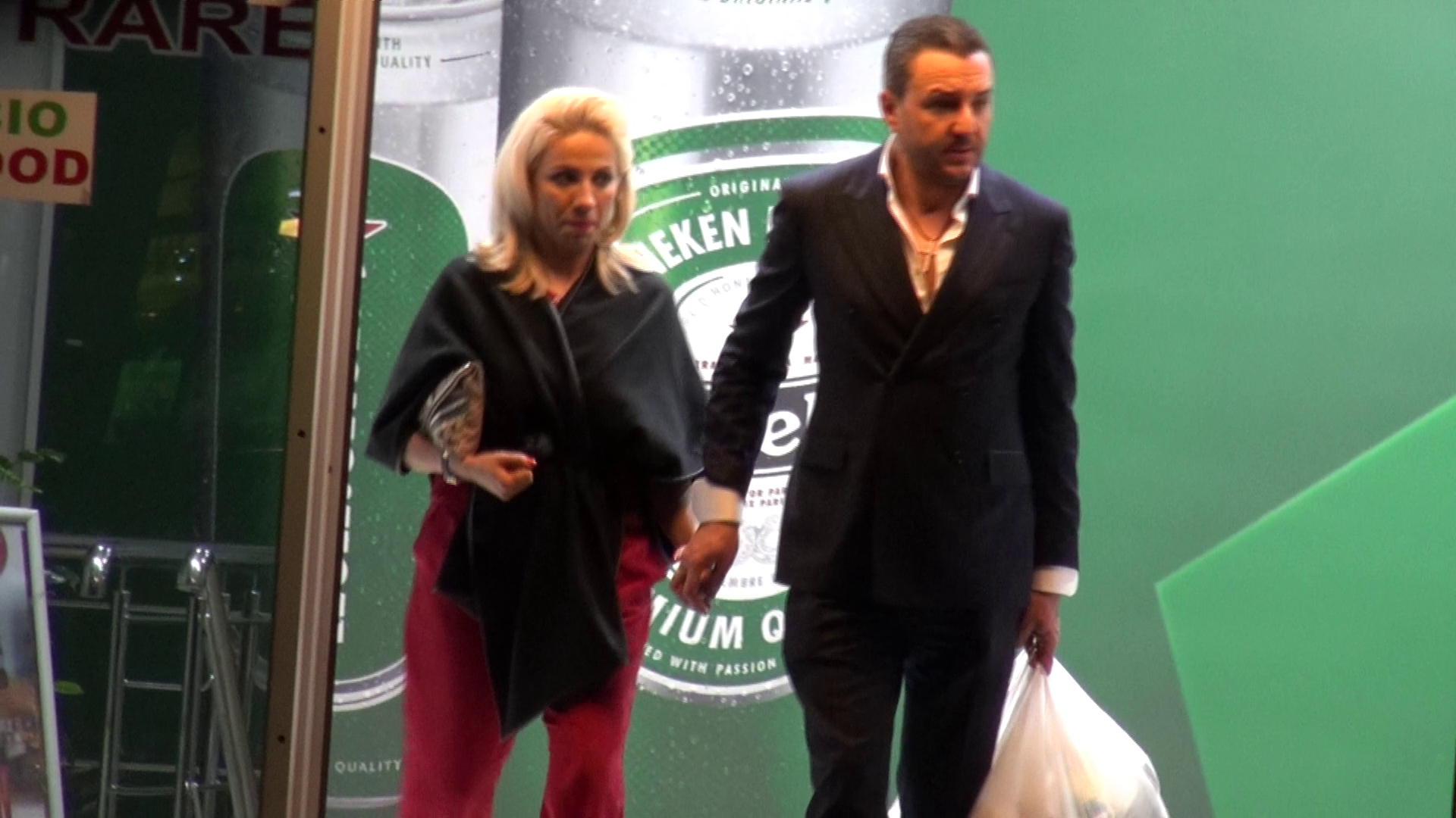 Prezentatoarea tv se arata extrem de indragostita de profesorul universitar