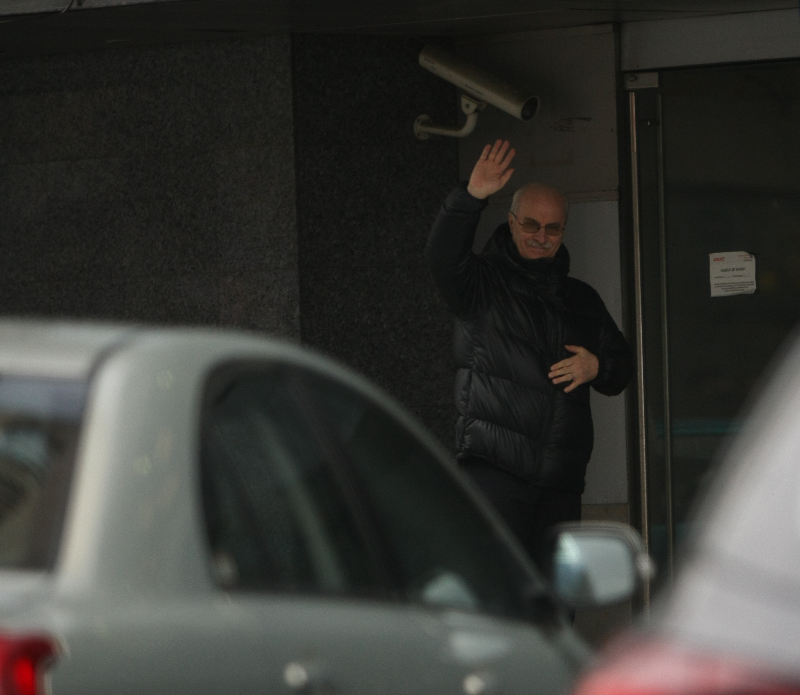 Dupa vizita fulger d ela spital, Bellu s-a indreptat tinta catre un bancomat din zona Victoriei