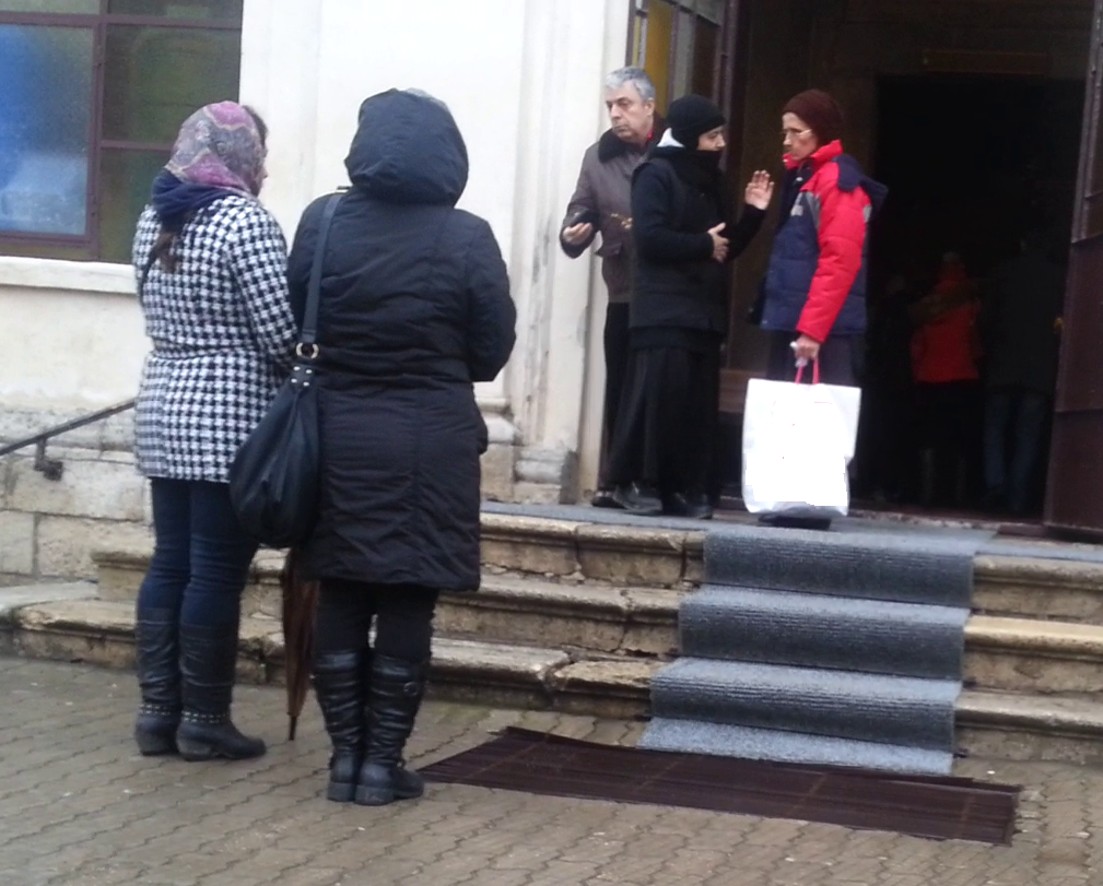 La scurt timp, sotul Roxanei, Mihai Ivanescu o urmeaza