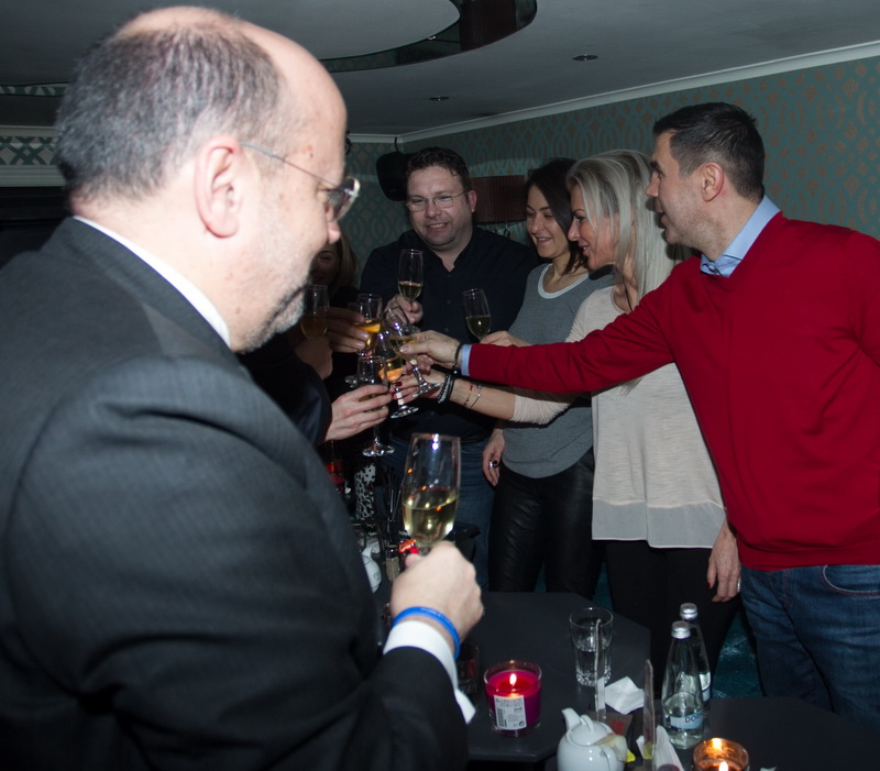 Mihai Leu a cocnit un pahar de sampanie in cinstea sotiei sale