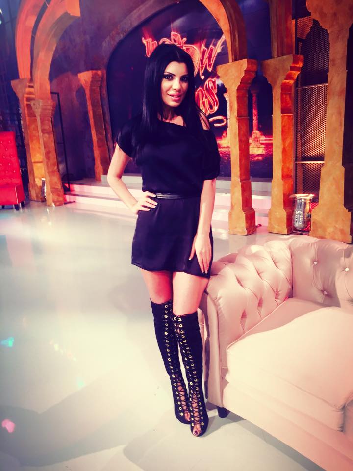 Andrea Tonciu s-a angajat. Este asistenta tv.