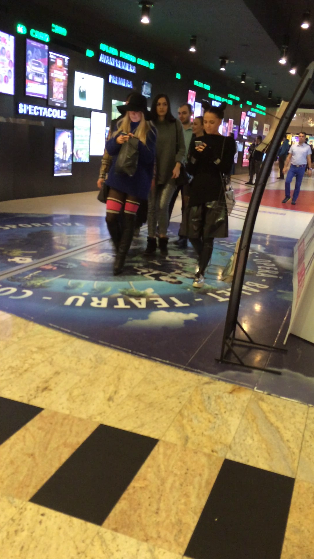 Cu cateva zile inainte de arest, Diana mergea la film cu o prietena