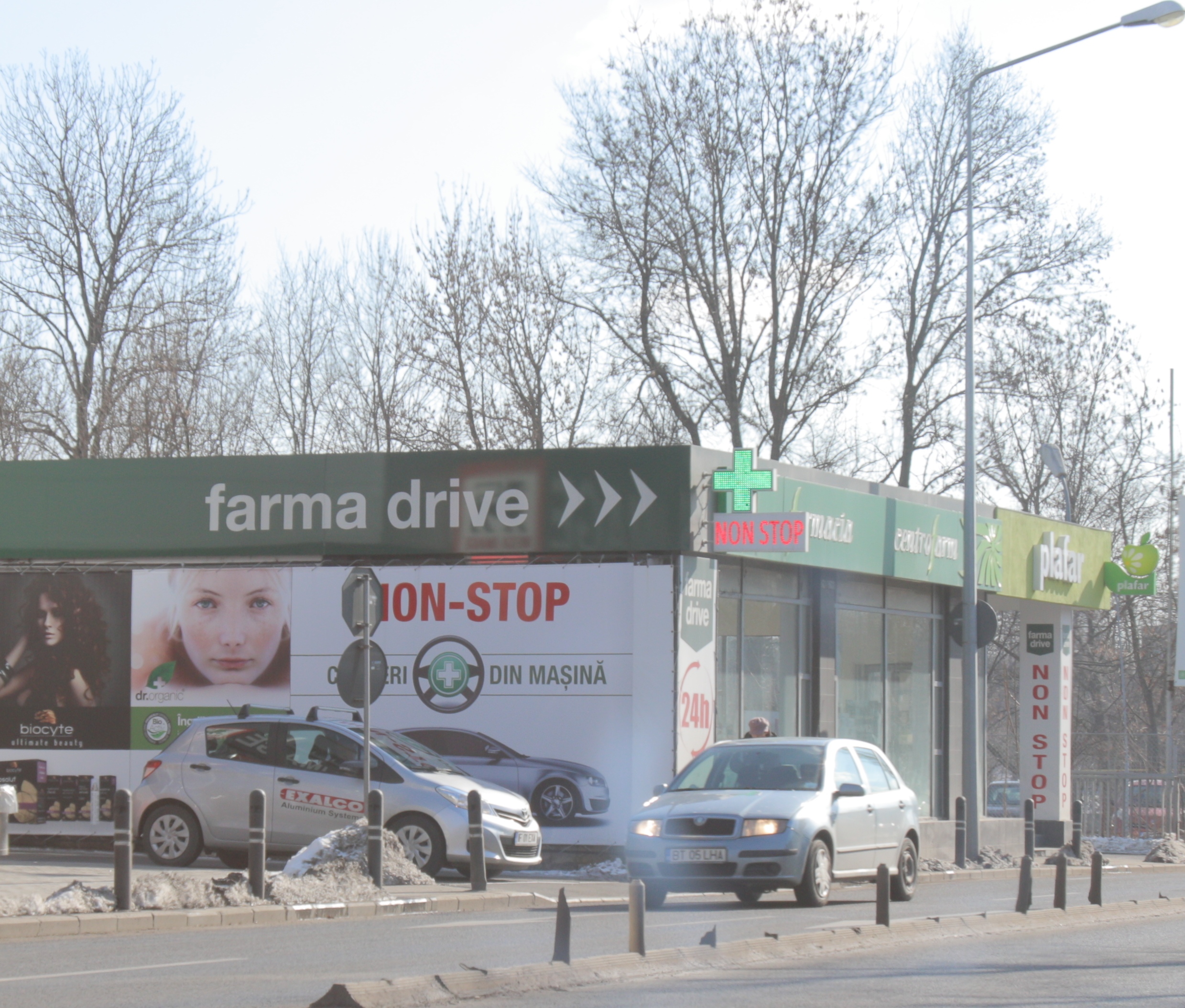Farmacia cu drive-in este situata in zona Nordului din Capitala, la doi pasi de Parcul Herastrau