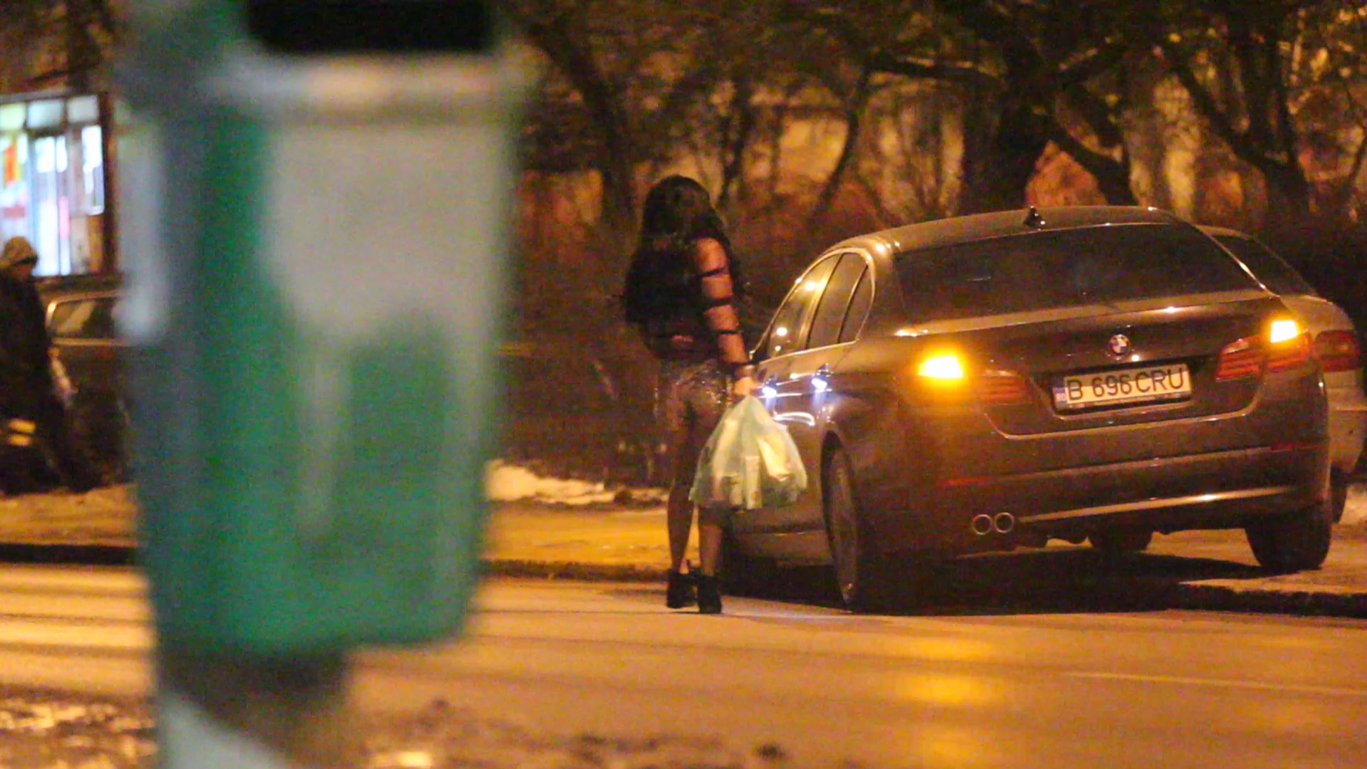 Cruduta s-a dus la cumparaturi, la miezul noptii