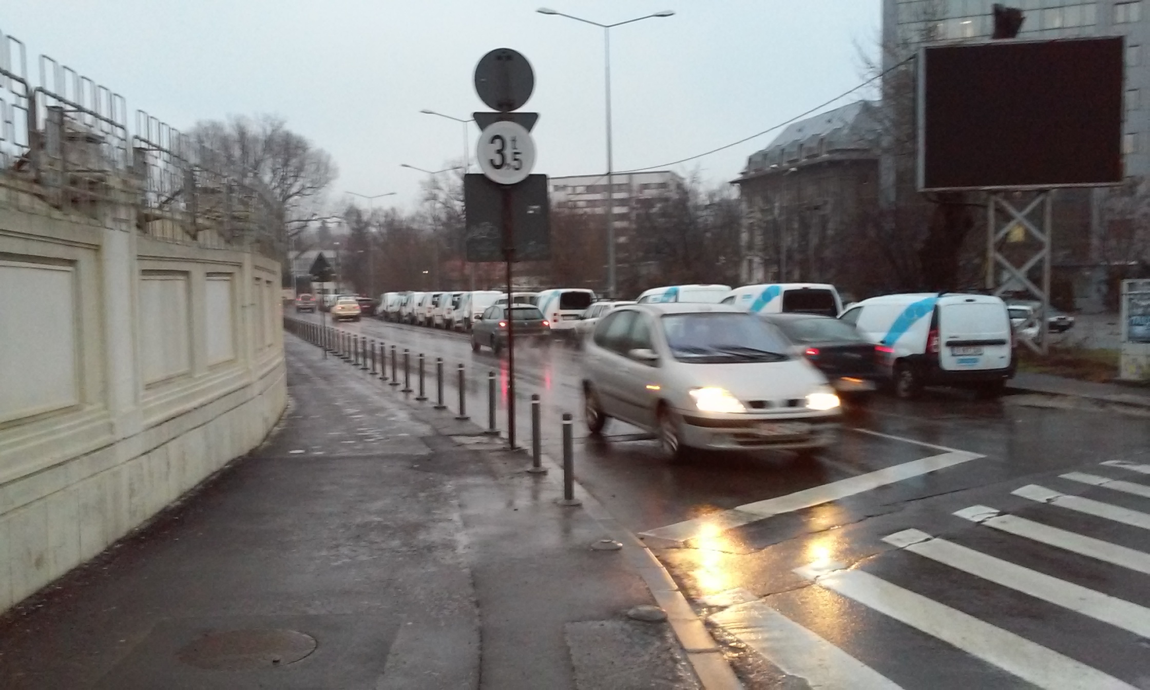 Majoritatea masinilor apartin unei companii de telecomunicatii