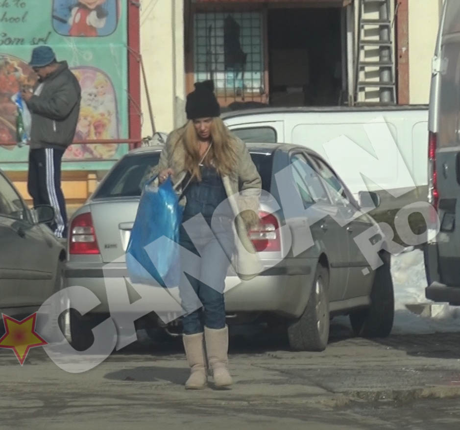 Vedeta a vorbit in permanenta la telefon