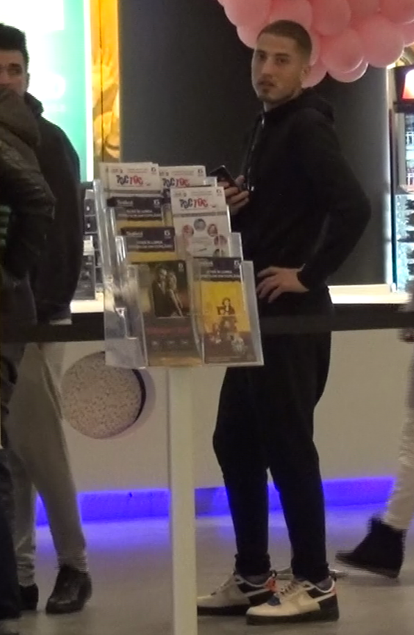 Iubitor de pasari si de cinematografie, Gicu se descurca foarte bine si cand vine vorba de fotbal