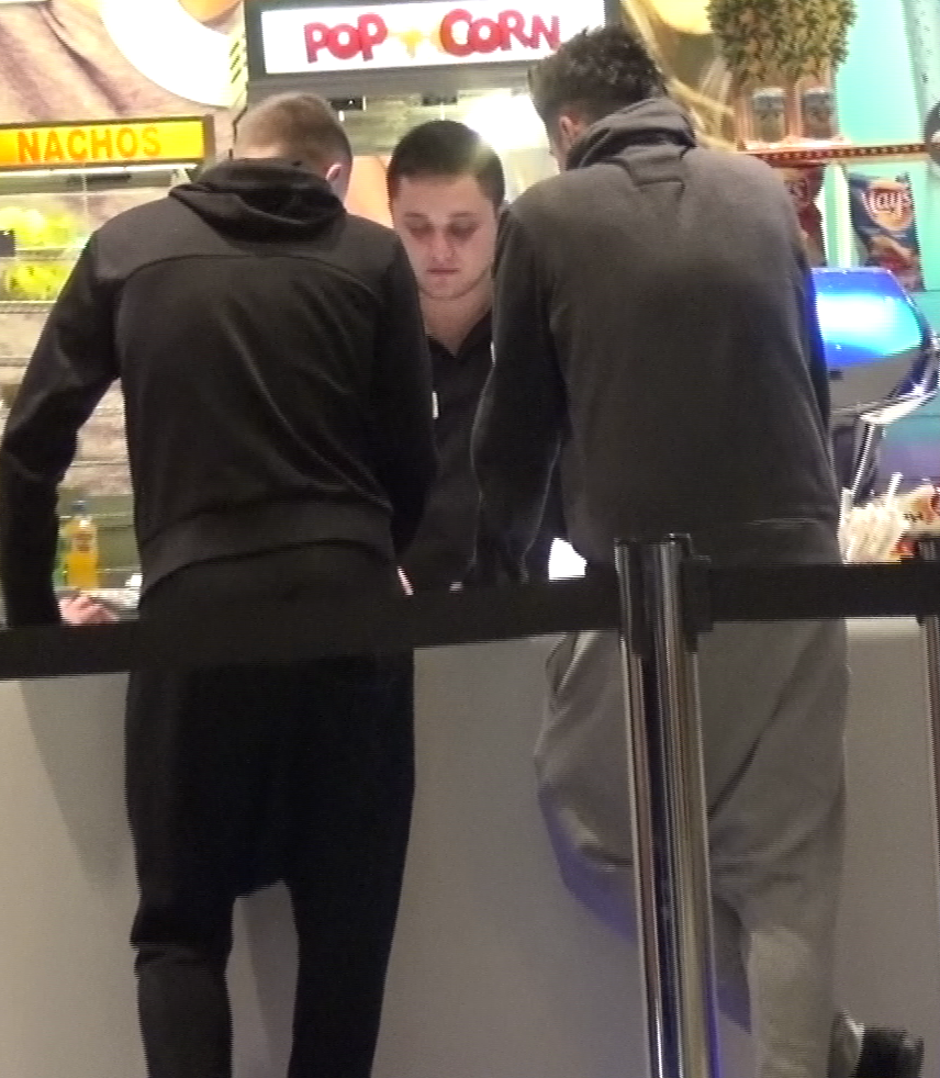 In momentul in care a trebuit sa aleaga ce sa consume in timpul filmului, Gicu Grozav a avut nevoie de sfaturi