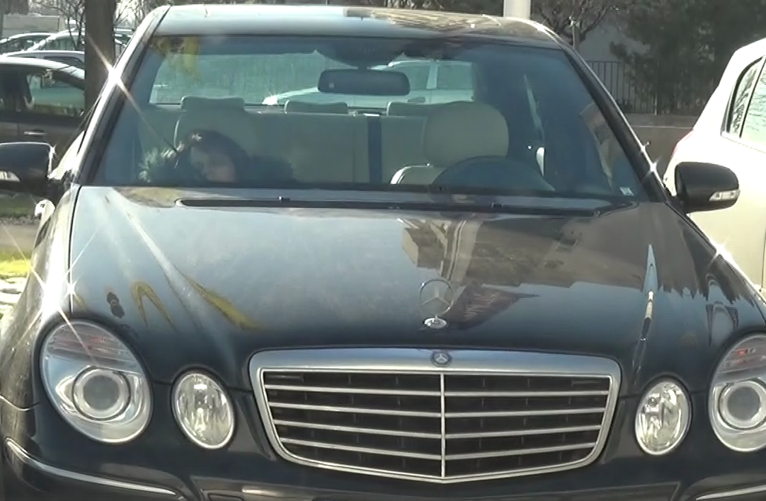 Hotel Mercedes! Mariana Bitang s-a odihnit in parcare