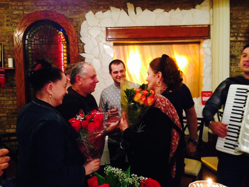 Irina Loghin a avut parte de o surpriza de ziua ei din parte colegilor de scena