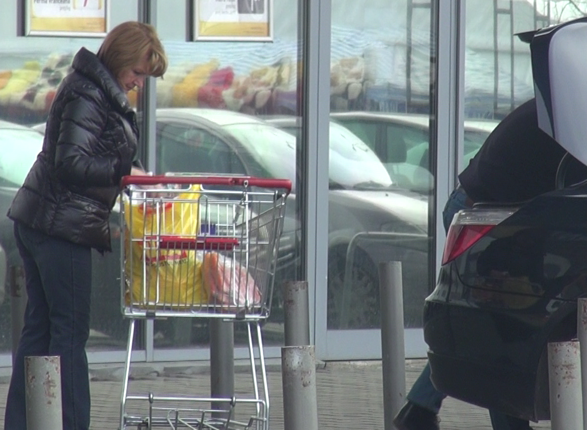 Maria Basescu a dus carutul pana la masina