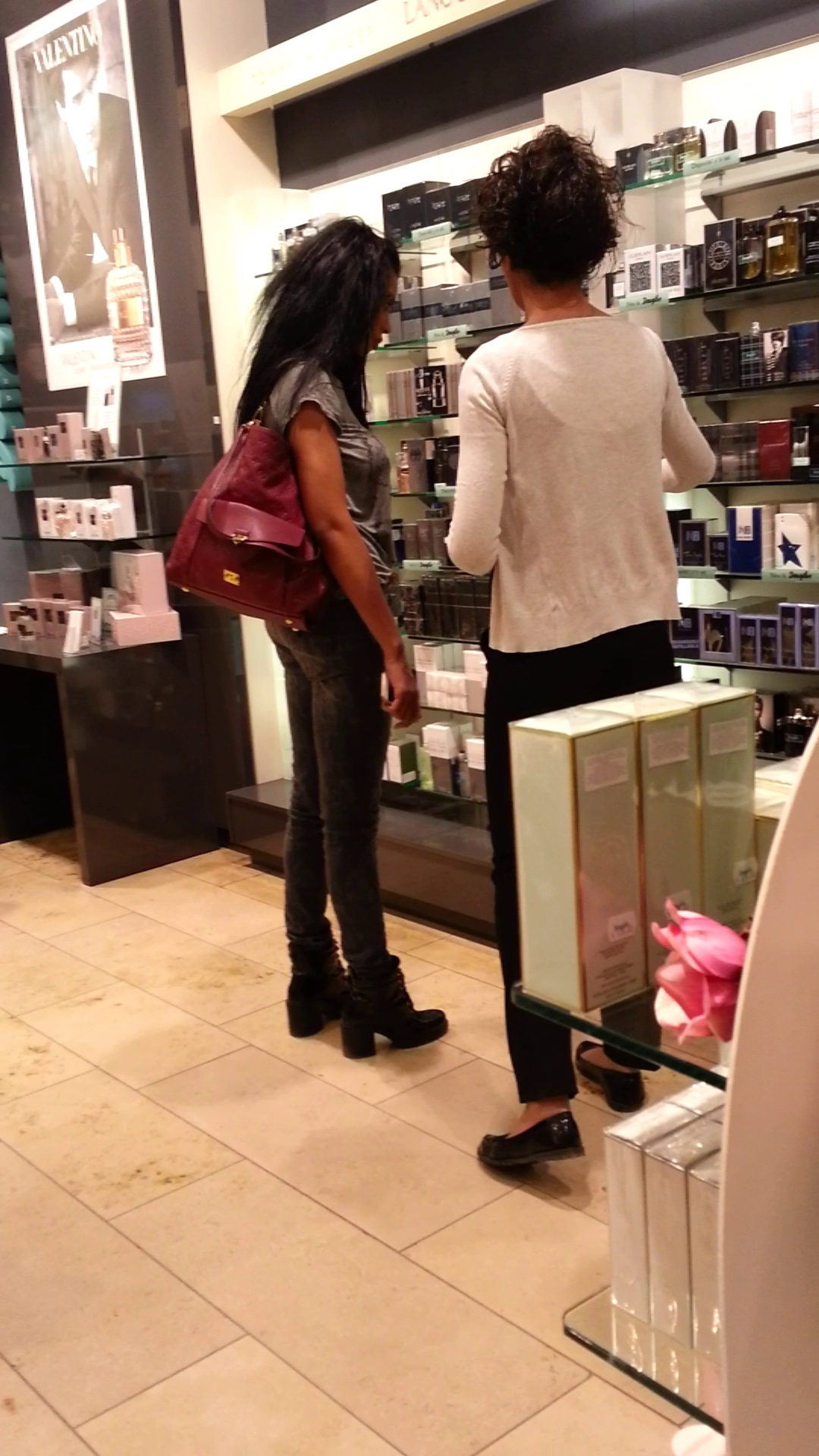 Laurette i-a cumparat un parfum, pana la urma