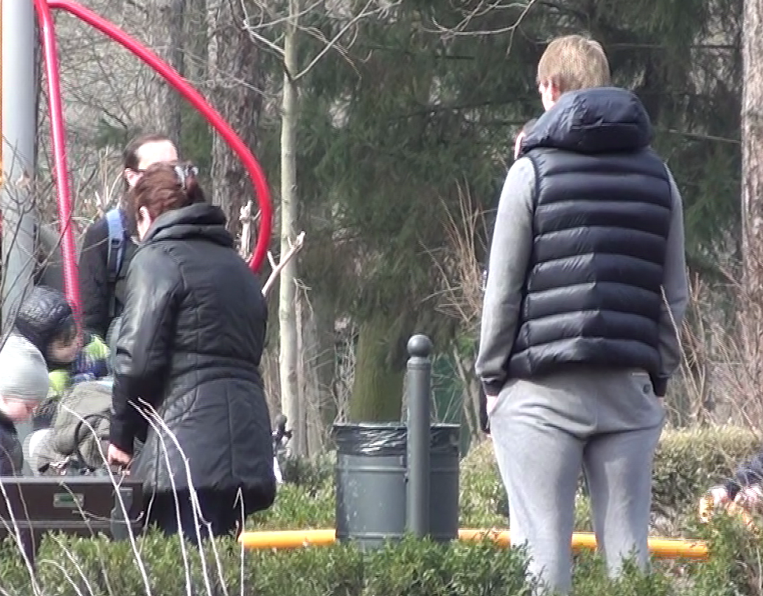 Portarul Stelei s-a ridicat pentru a vedea mai bine ce se intampla cu copilul