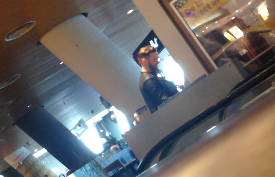 Sorin scoate bani de la bancomat