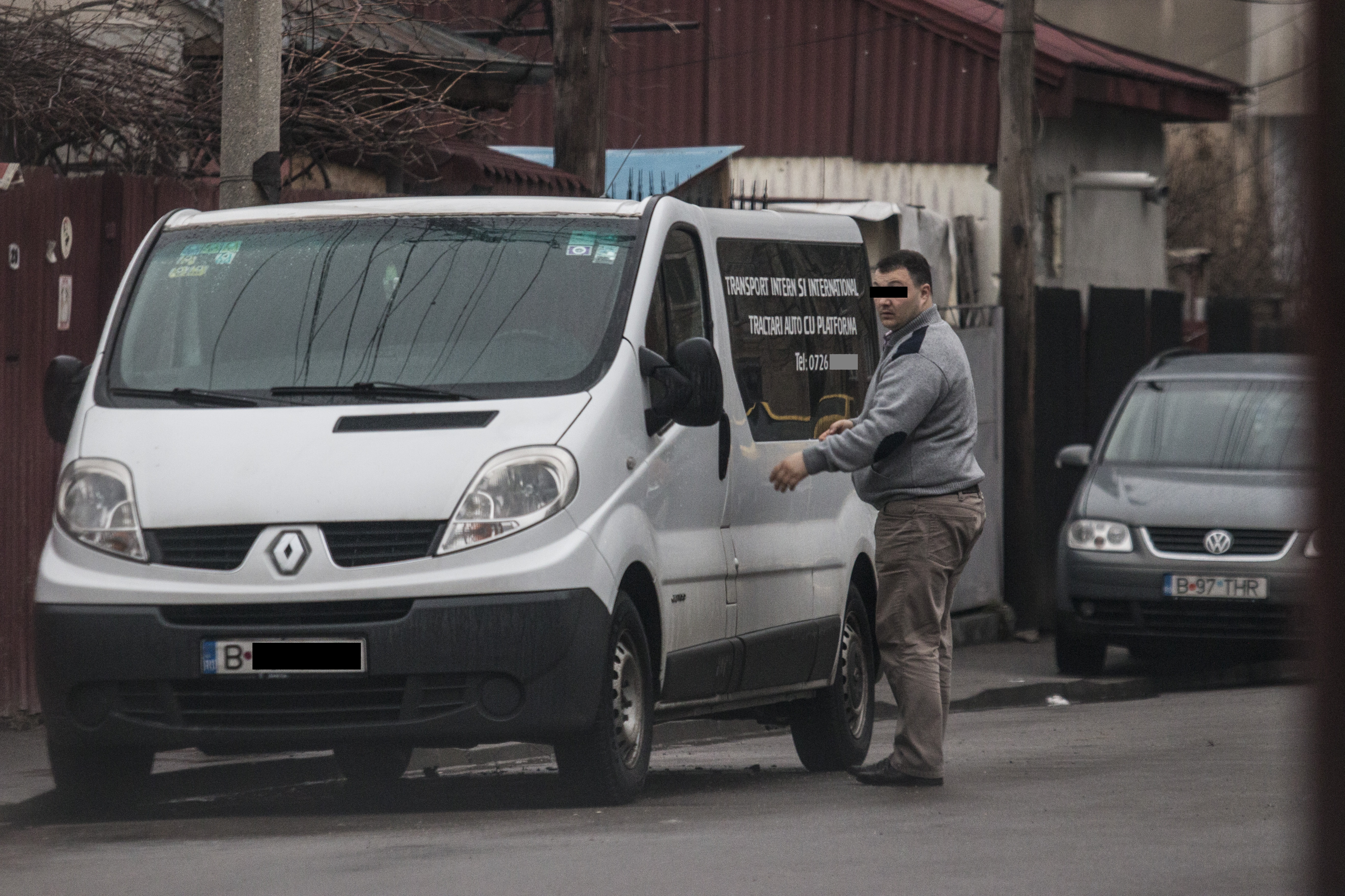 Fratele lui Marian Vanghelie importa marfa pe care o vinde intr-o piata din Militari