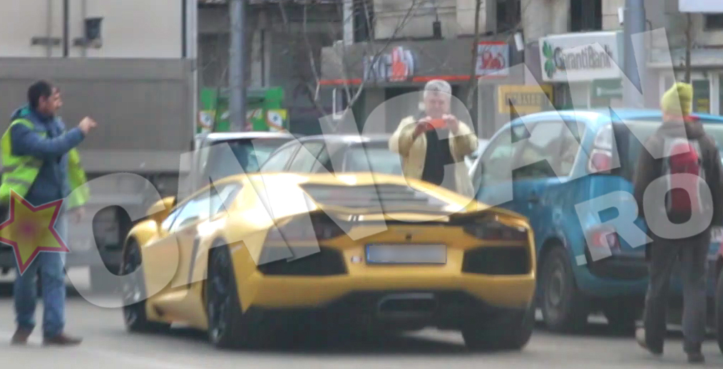 Masina lui Dan Nicorescu a fost punct de atractie in mijlocul Capitalei