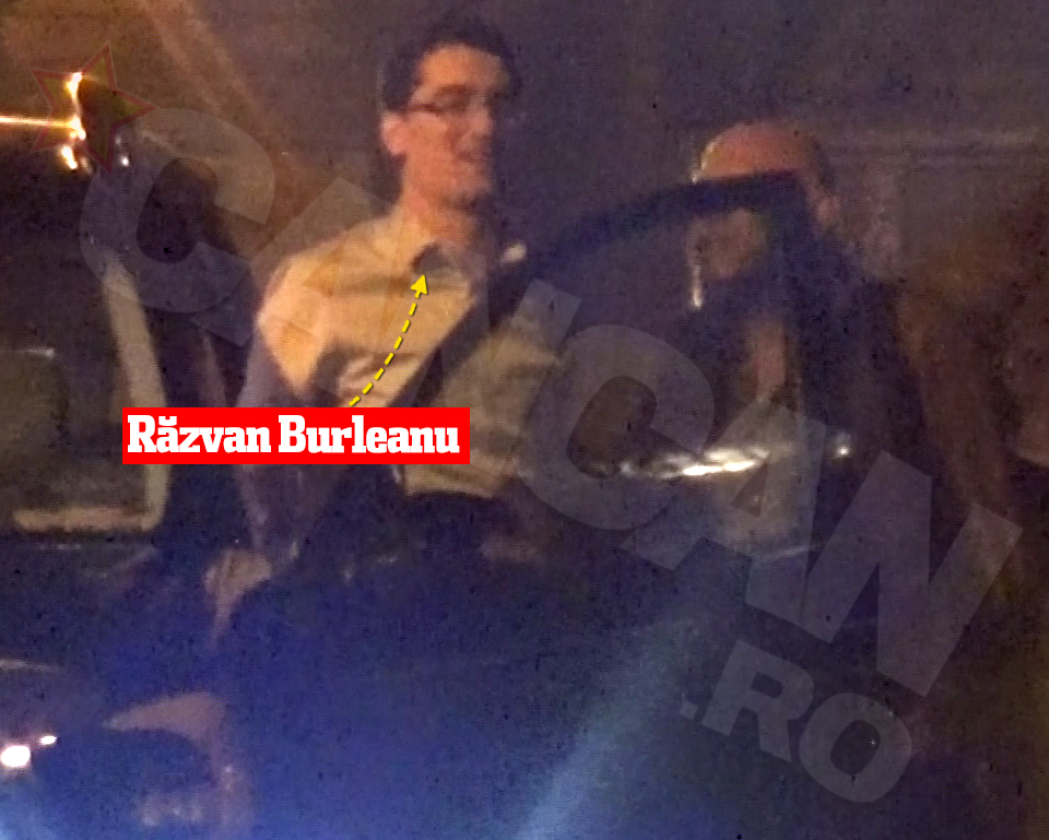 Burleanu s-a urcat in masina dupa minute bune in care a mia discutat cu angajatul FRF