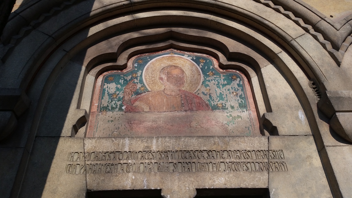 Cripta in care este inmormantat bunicul primarului Marian Vanghelie apartine familiei Lahovary