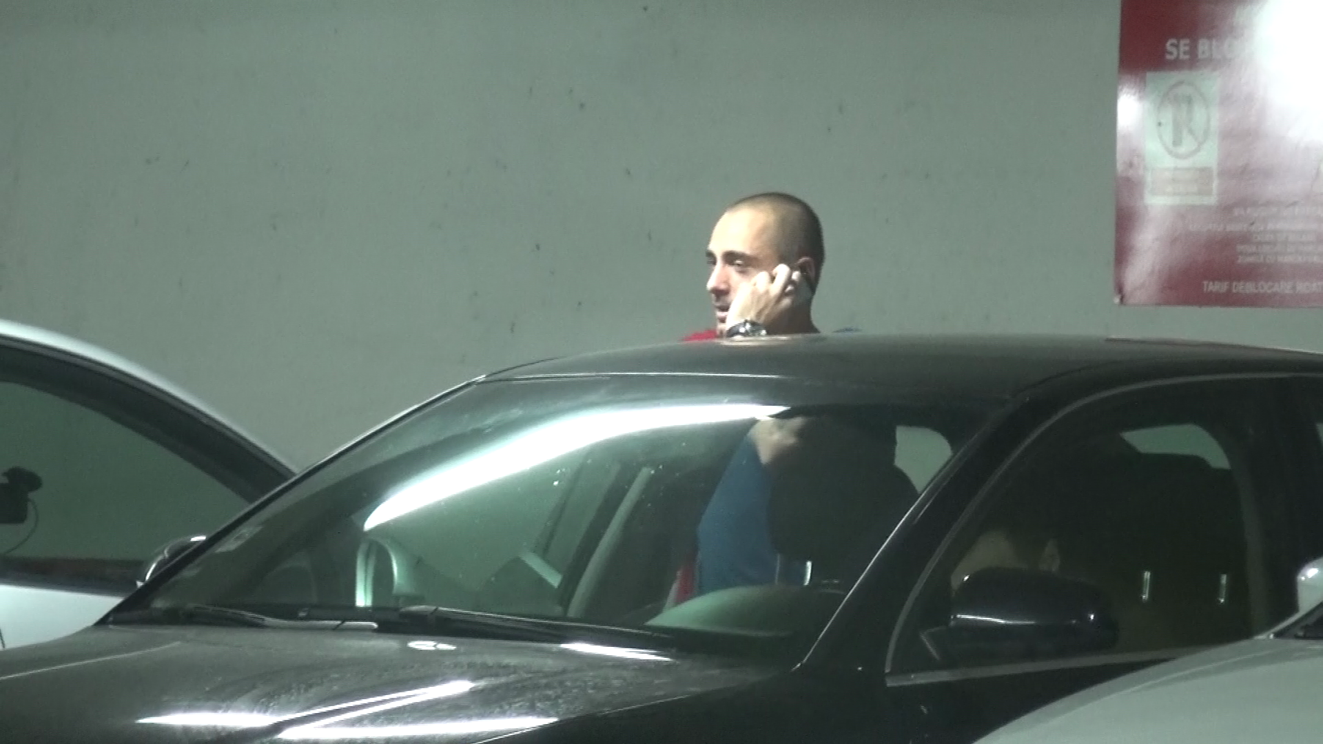 Actorul s-a urcat in spate si nu a optat pentru scaunul din fata, care era gol