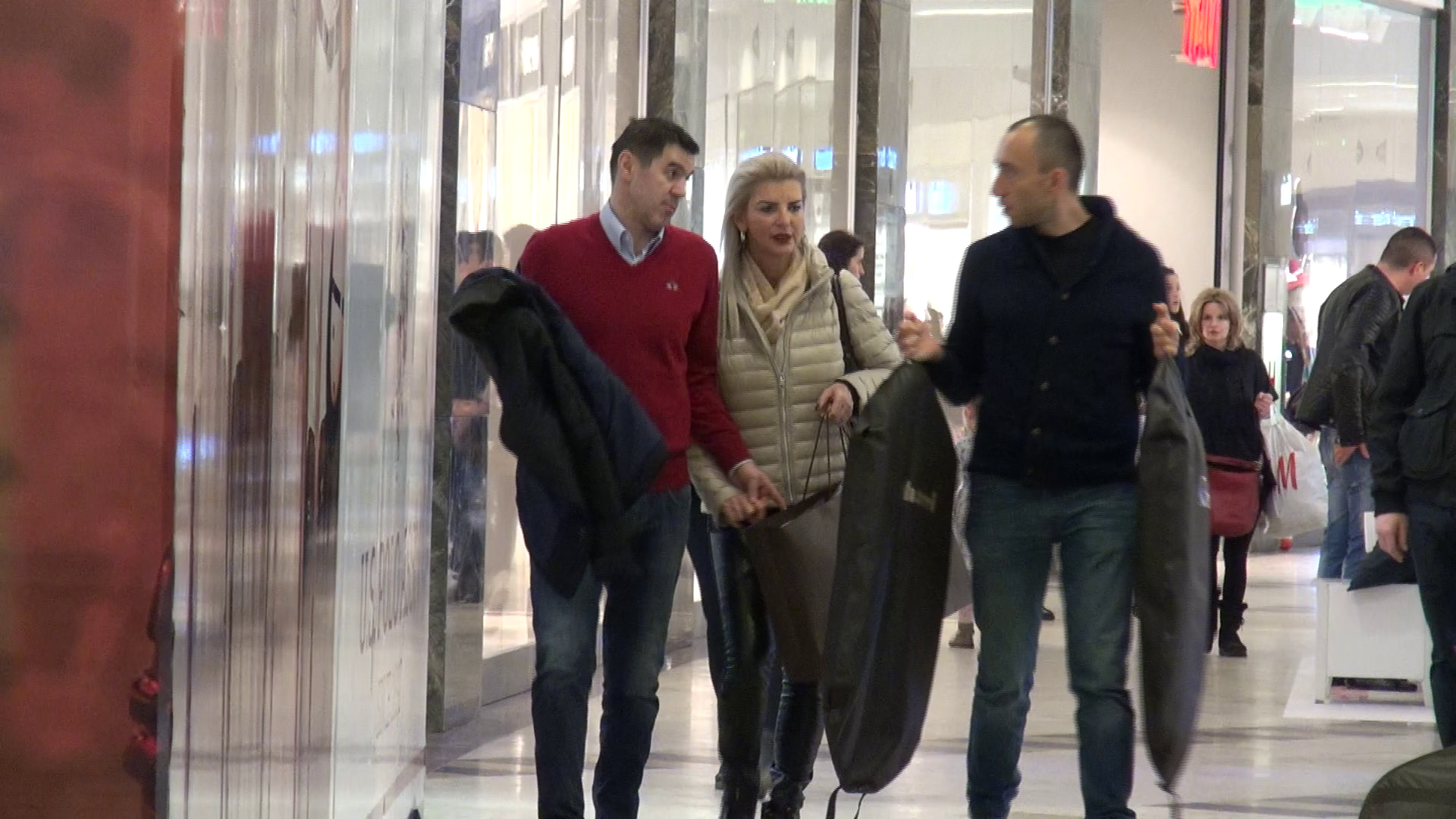 Mihai Leu si Anna s-au tinut de mana