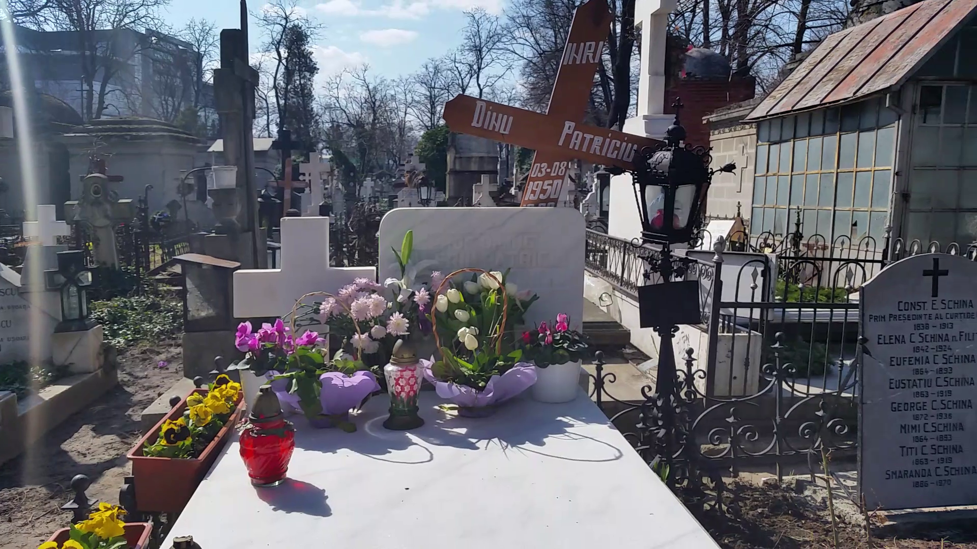 La mijlocul lunii februarie familia a tinut un parastas la capataiul milionarului