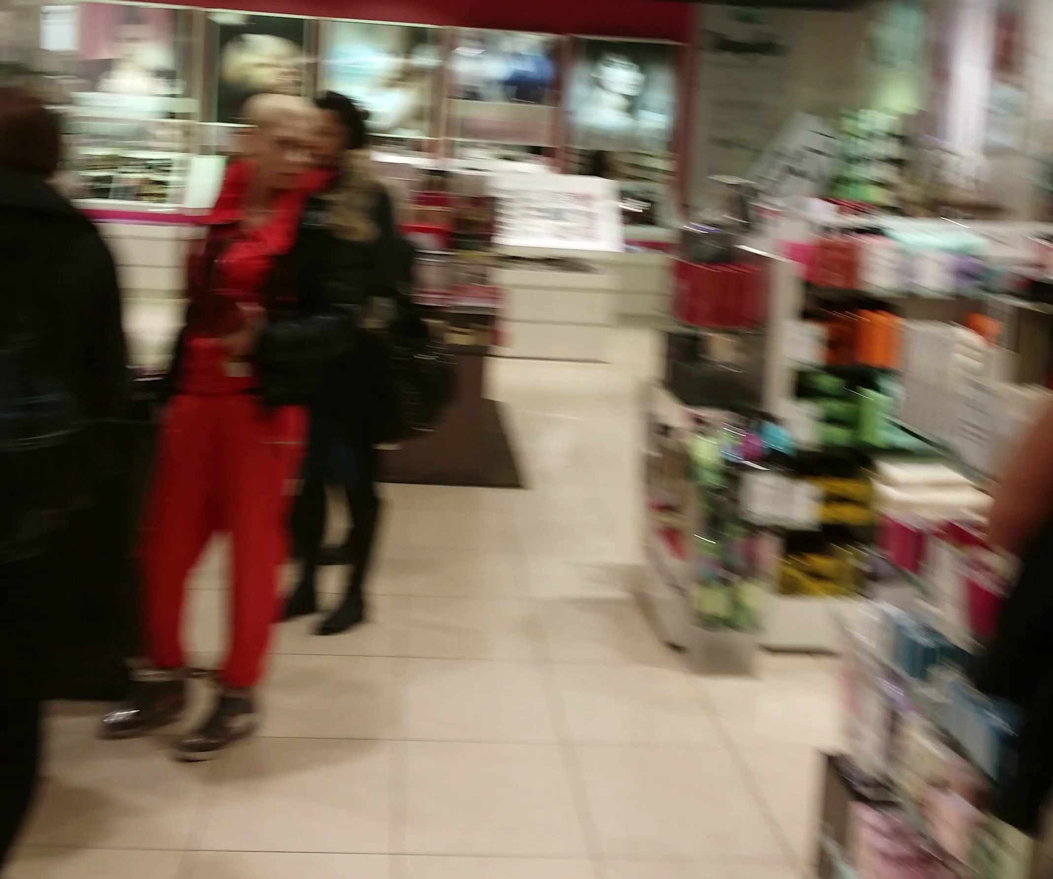 Adina a optat pentru un trening rosu