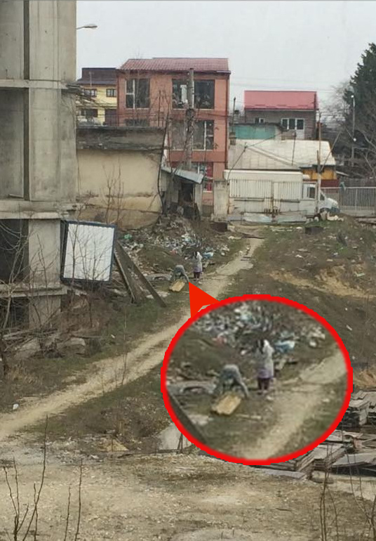 O familie de etnie roma isi face 