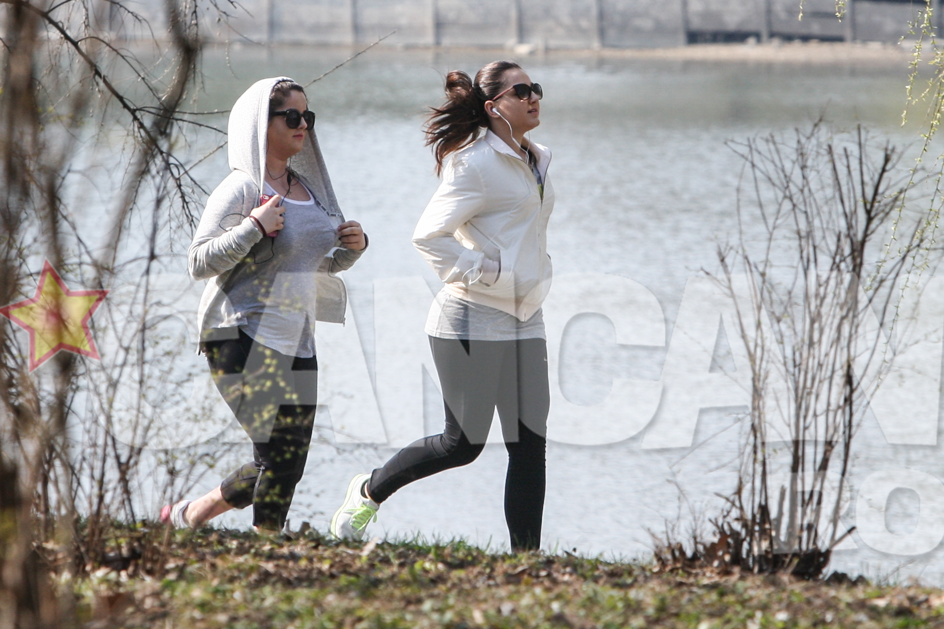 Inventeaza un nou stil de alergat..cu mana in buzunar