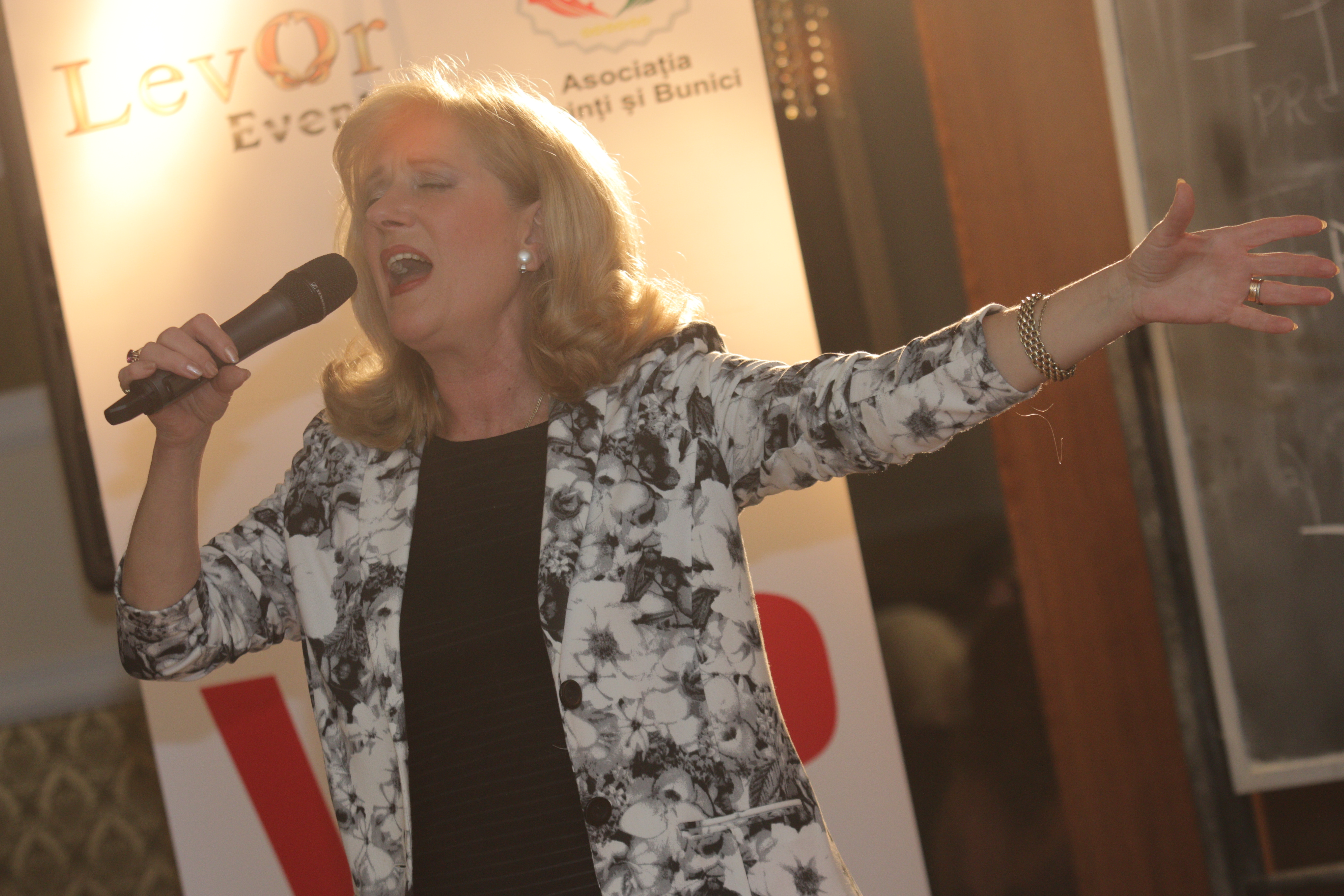 Stela Enache considera un tezaur piesele scrise de Florin Bogardo