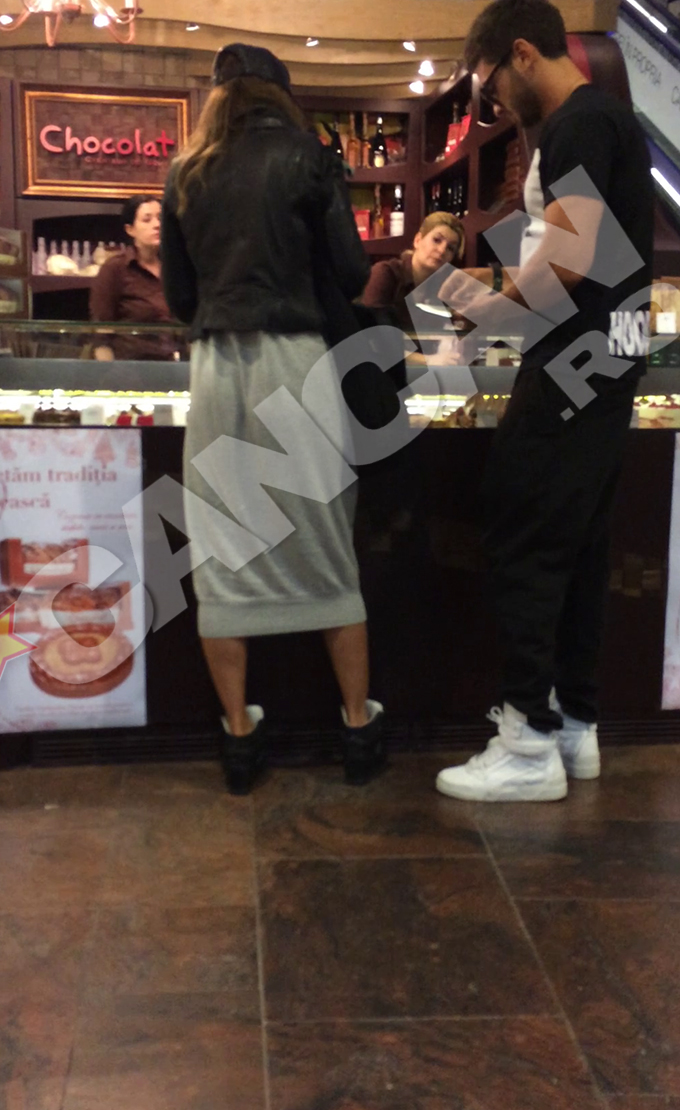 Actorul constata ca are portofelul gol