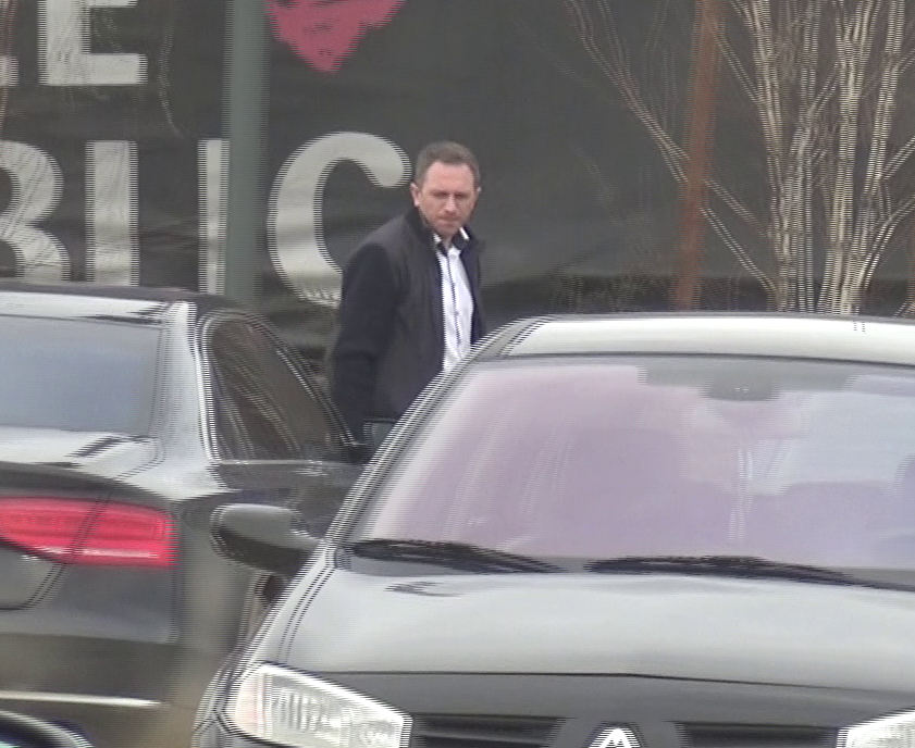 Alin Ionescu a coborat din masina sa