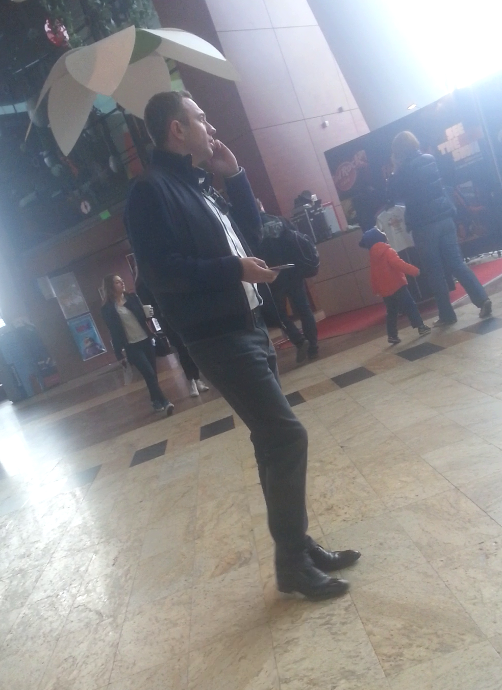 Alin Ionescu s-a plimbat prin mall