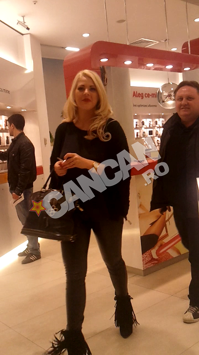 In urma cu aproape 2 ani Roxana se lupta cu kilogramele in plus