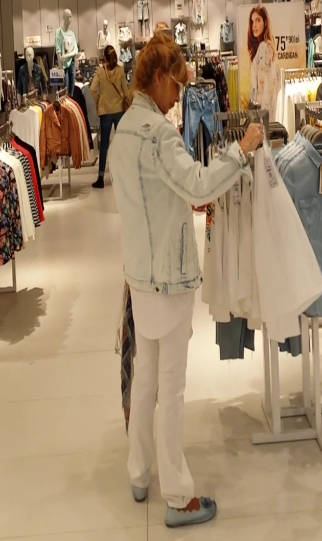 Doar articolele albe i-au sarit in ochi