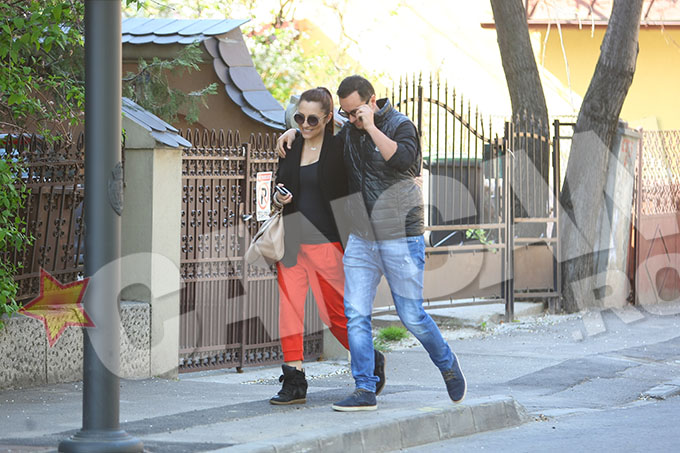 Catalin sta in permanenta alaturi de sotia lui