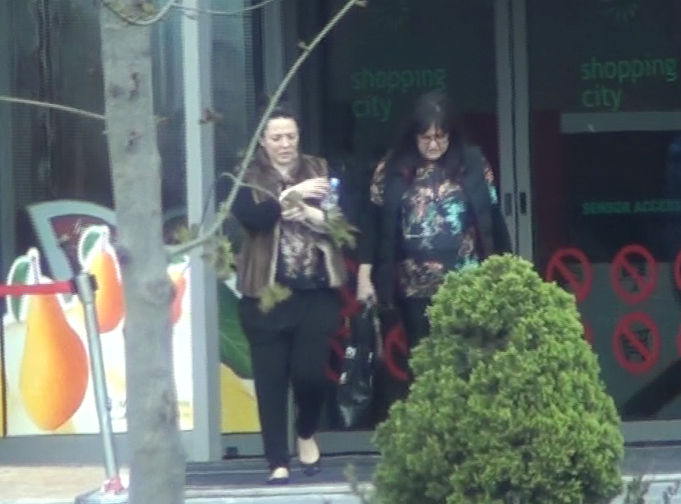 Oana si mama ei ies din mall