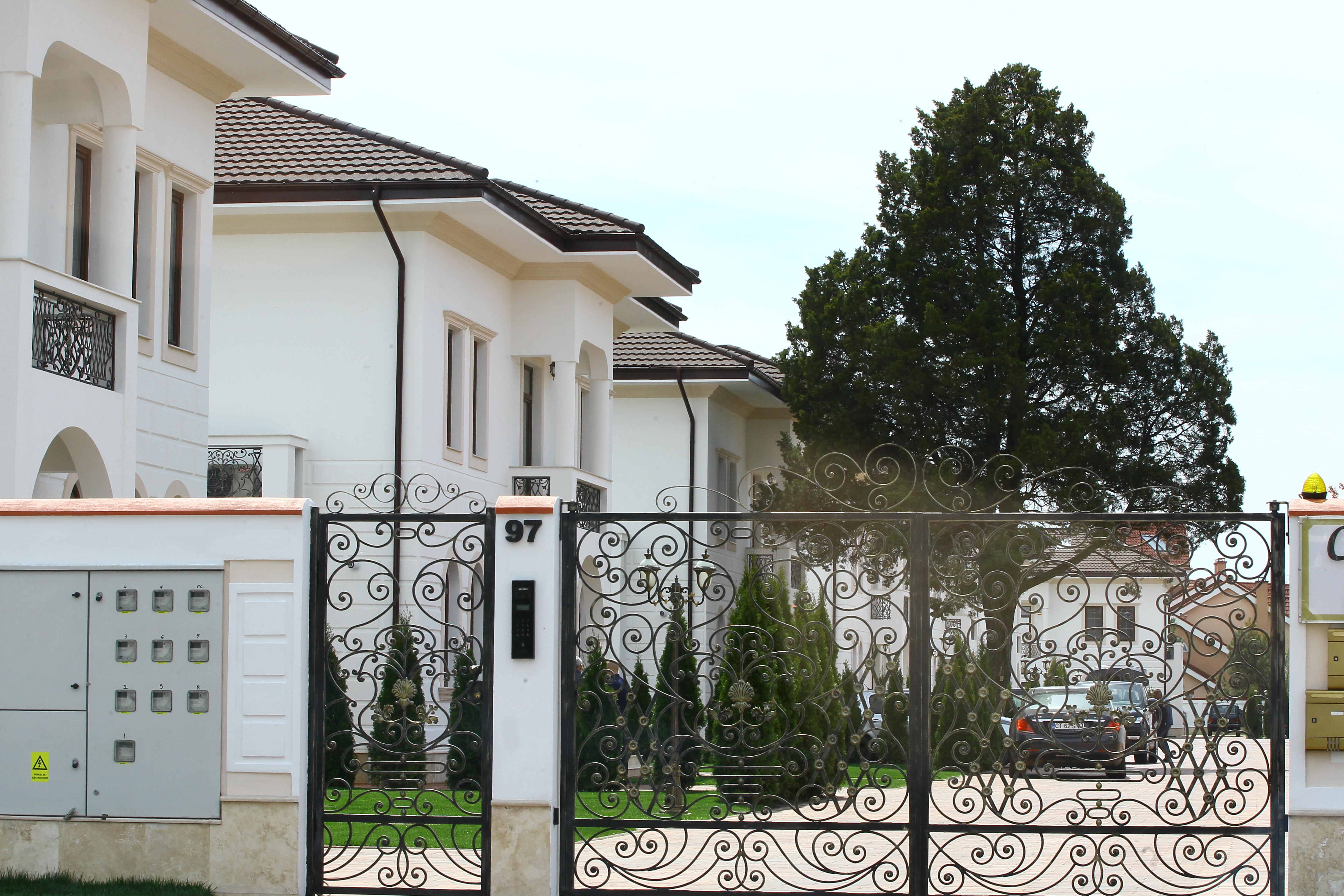 Parintii tenismenei s-au orientat catre o casa intr-un cartier rezidential din Pipera