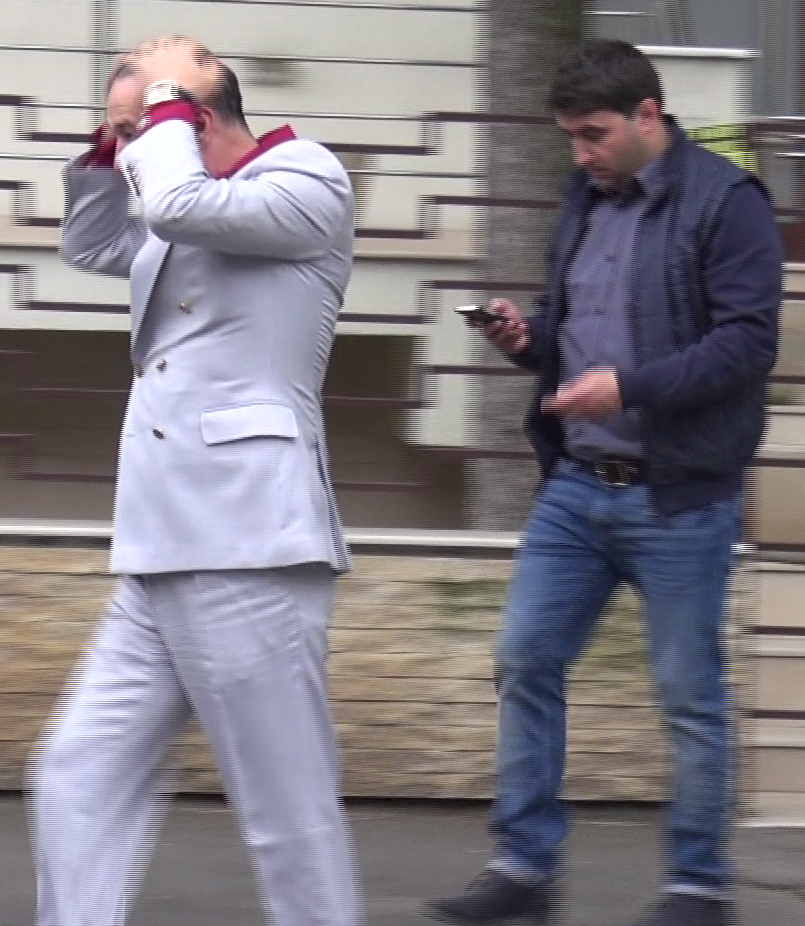 Latifundiarul din Pipera a bomabanit in timp ce se indrepta spre masina