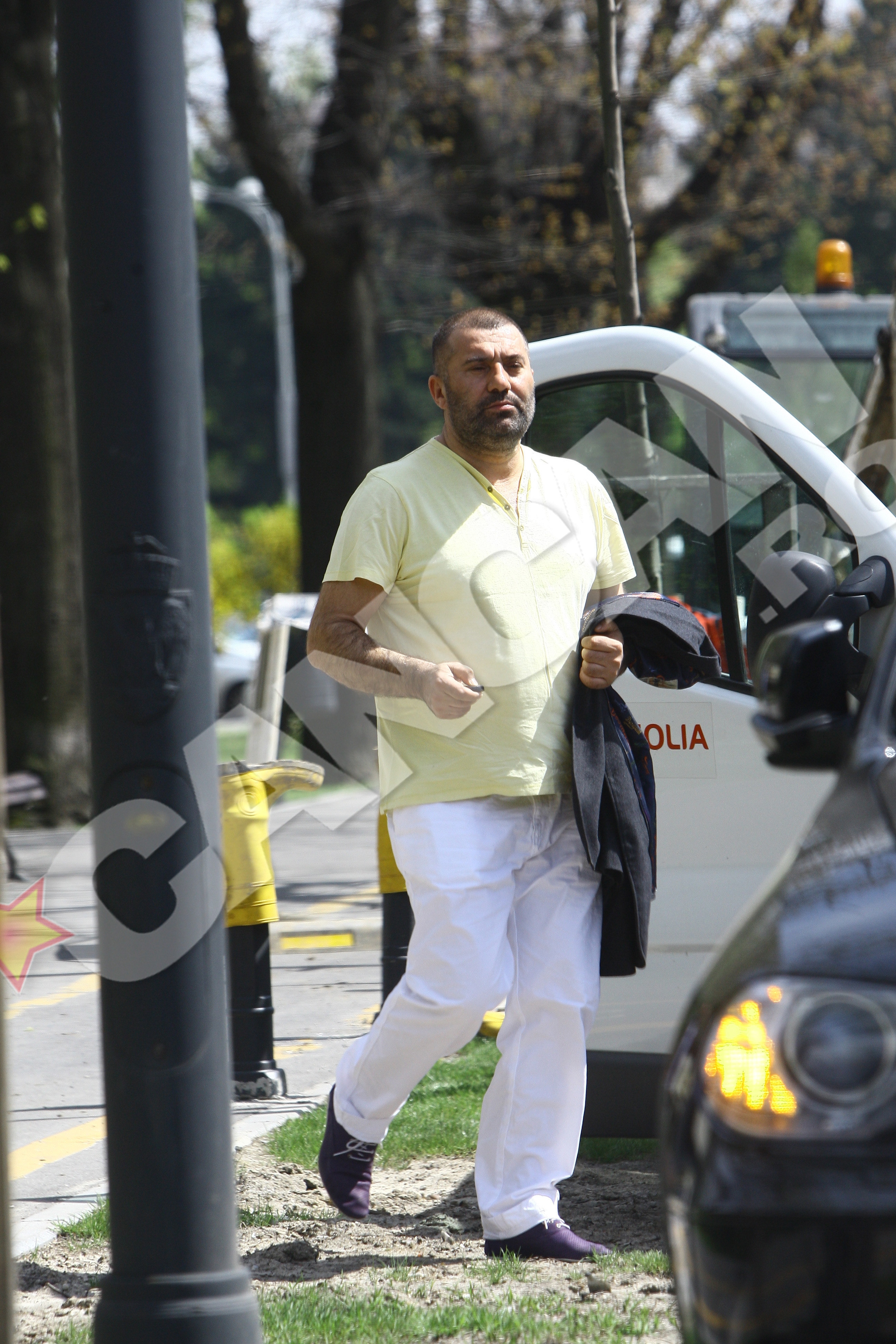 Interpretul intr-un parc din Capitala