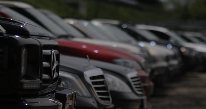 Firma are in parcul auto circa 60 de masini