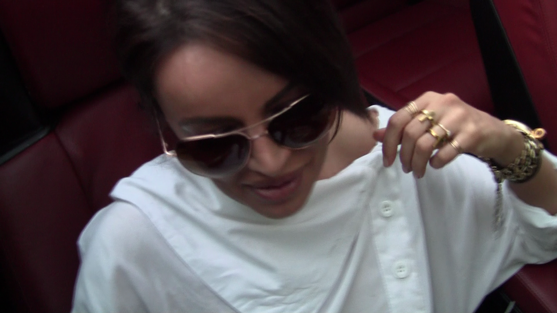 Claudia este toata un zambet de cand iubitul a venit acasa