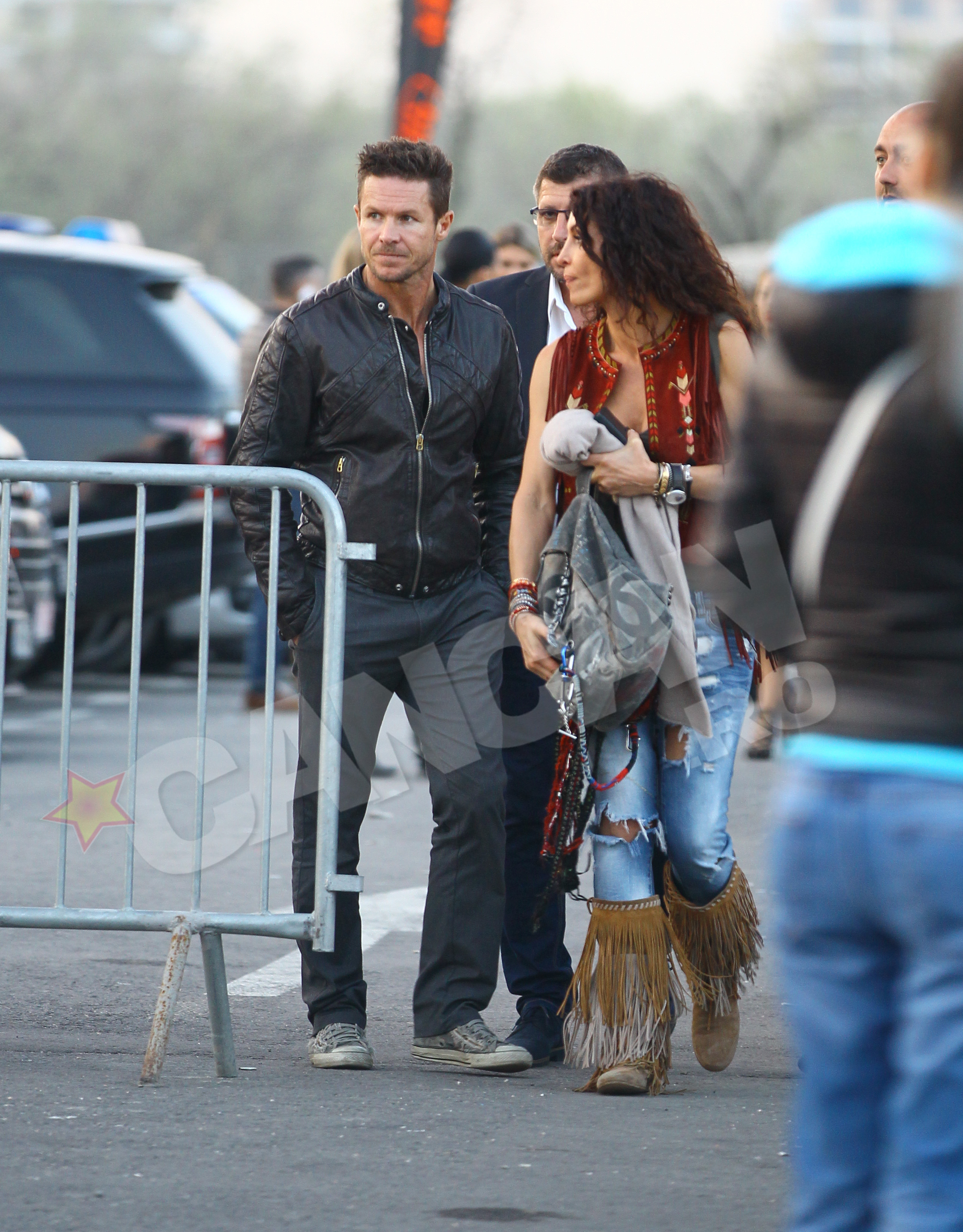 Raduleasca si Felix priveau in directii diferite