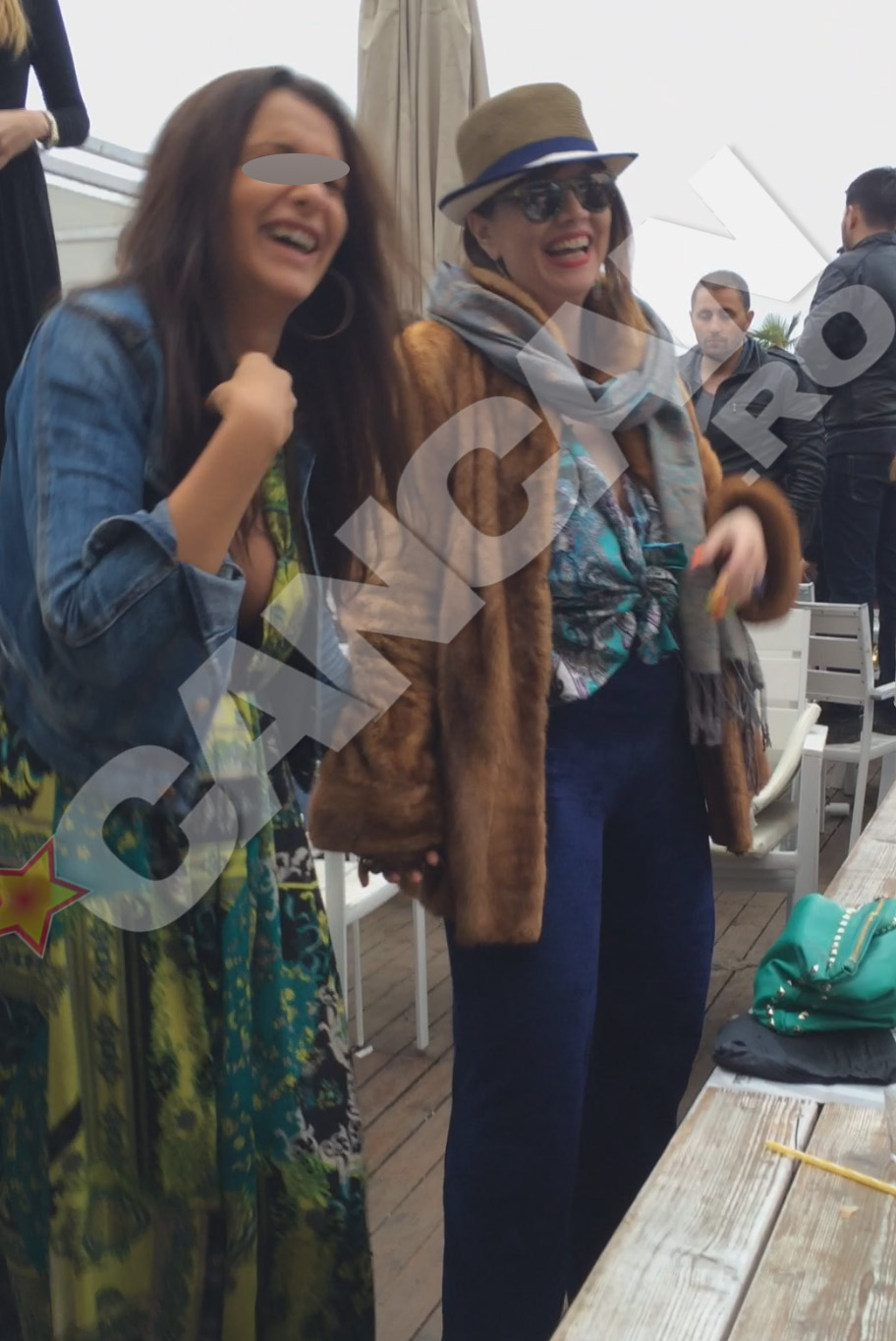 Sotia fostului primar, cu ochii numai dupa pustani