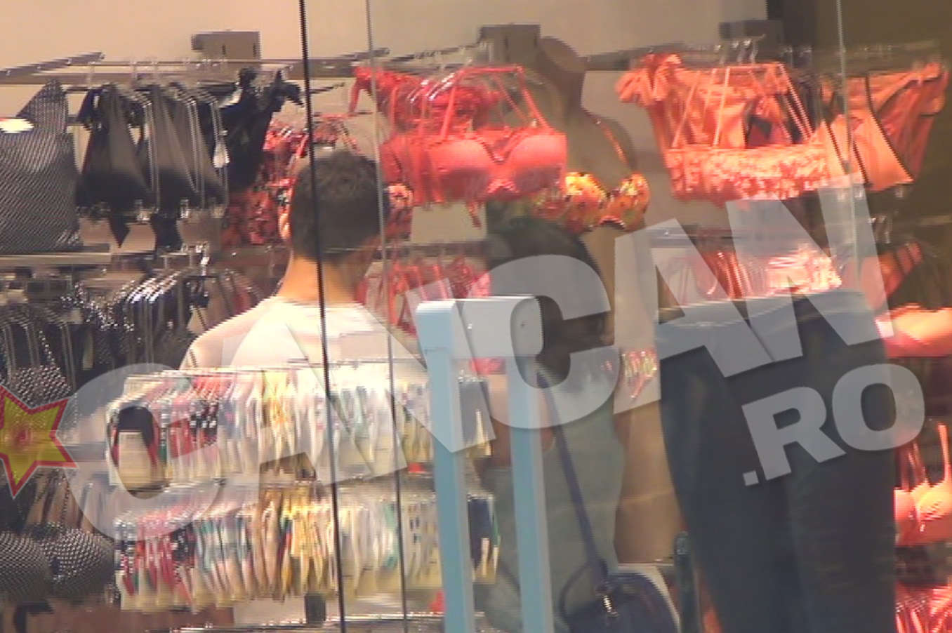 Lenjeria intima le-a atras atentia