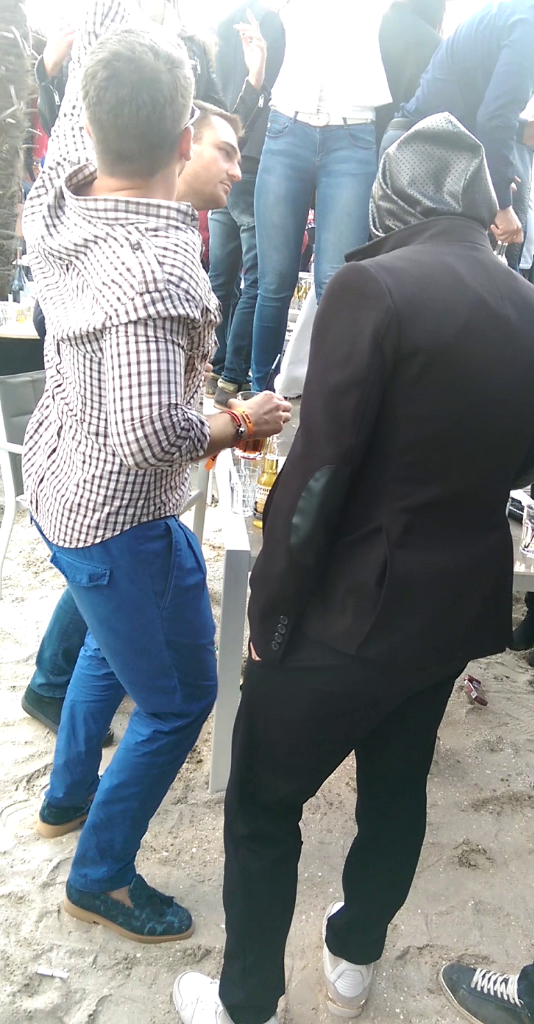 Penescu junior a dansat cu un pahar de tarie in mana