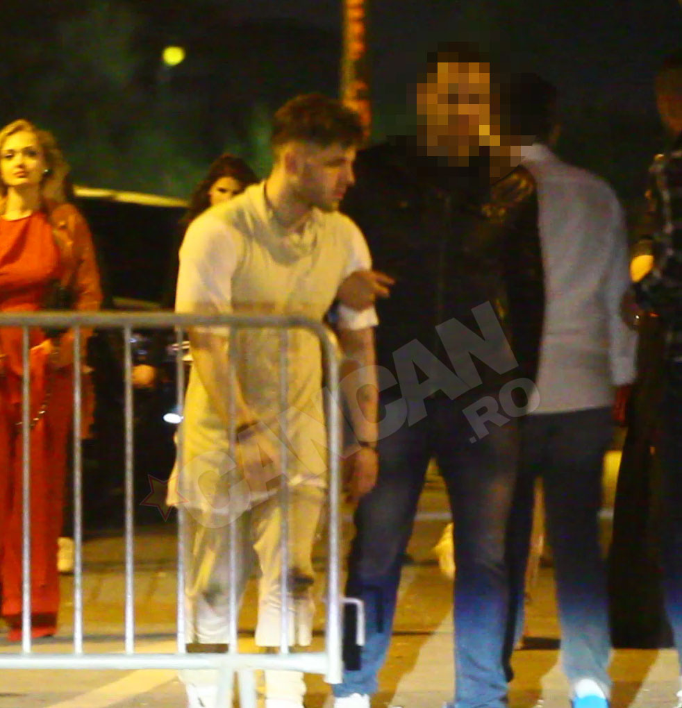 Alexandru Vanghelie are dificultati sa treaca de un obstacol