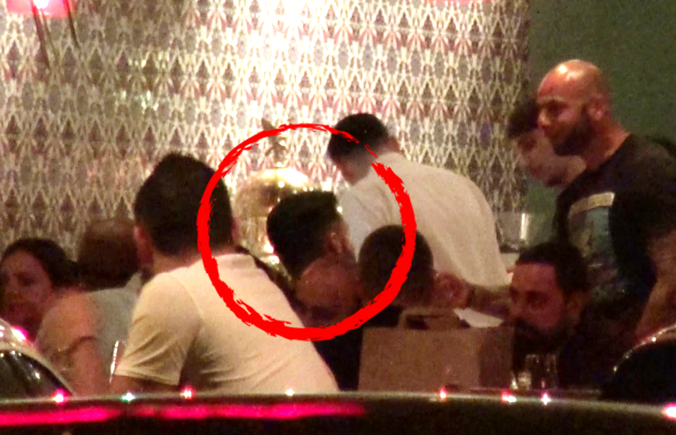 Victor s-a asezat la o masa alaturata celei la care a stat Bianca