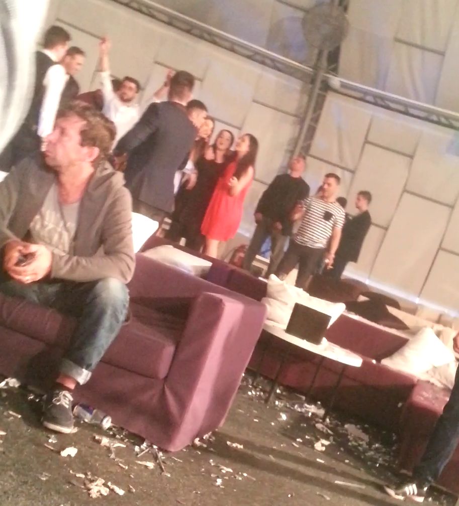 In rosu, Alexandra Becali a dansat pana dimineata