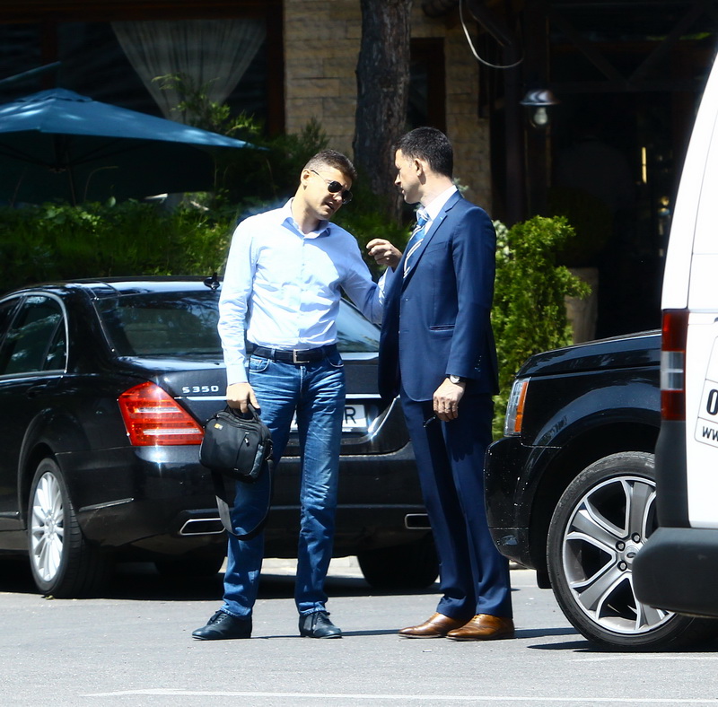 Boureanu si Luhan au vorbit mai multe minute in mijlocul strazii