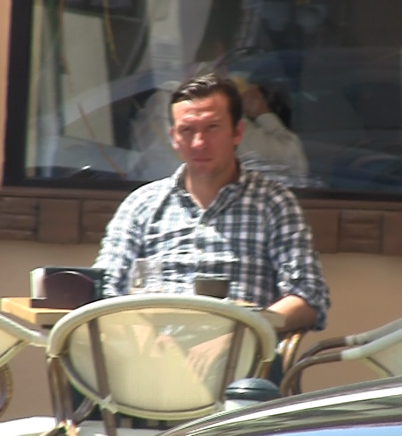 Victoras Iacob pare o statuie